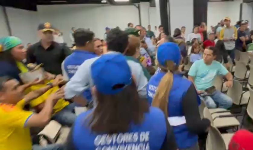 Tensión, enfrentamientos y reclamo institucional marcaron la mesa sobre Santurbán en Bucaramanga imagen de la publicación
