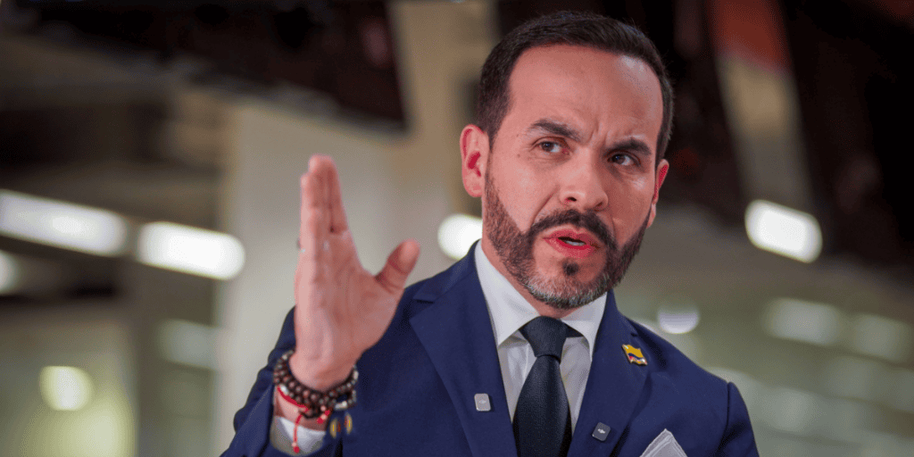 De la Espriella insiste que tras su llegada al poder haría todo lo posible para extraditar a Petro imagen de la publicación