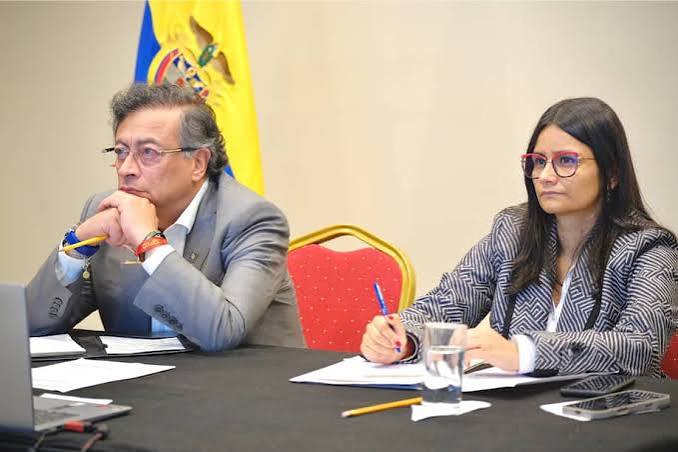 De superamiga a tratarla loca: Petro desata tormenta tras divulgar incapacidad psiquiátrica de una funcionaria imagen de la publicación