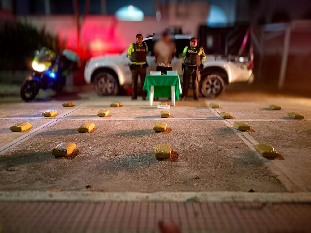 Cayó con casi 21 kilos de droga cuando recorría la vía entre Bucaramanga y San Alberto imagen de la publicación