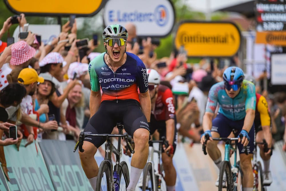 Olav Kooij ganó la etapa con final en Pau imagen de la publicación