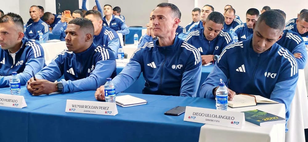 Árbitros FIFA y categoría A se preparan en Bucaramanga imagen de la publicación