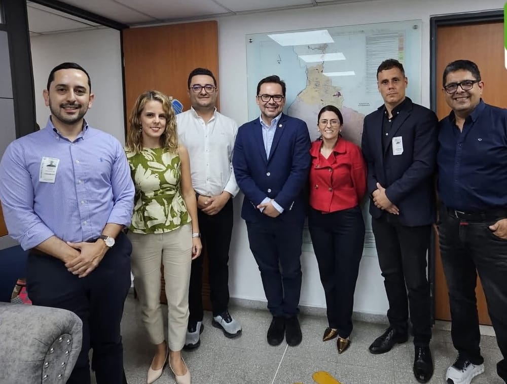 Reunión para análisis territorial en iniciativas de la ciudad imagen de la publicación