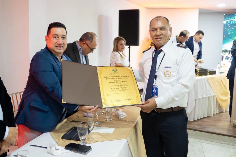 La Terminal de Bucaramanga dedicó un tributo de gala a sus conductores imagen de la publicación
