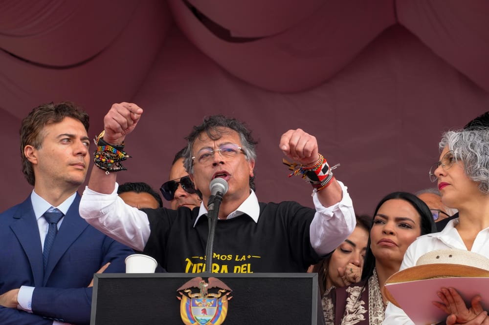 ¿Por qué la cúpula militar se retiró del discurso de Petro? imagen de la publicación