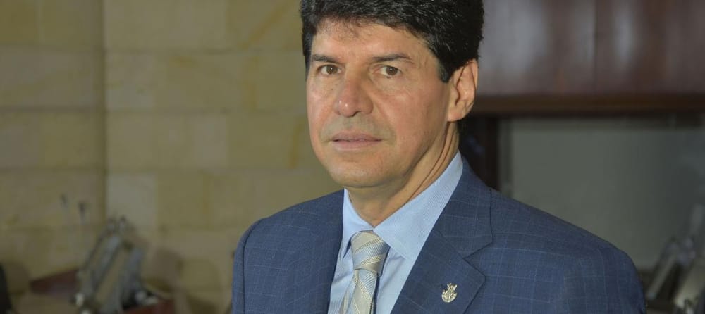 Saúl Cruz Bonilla, el funcionario del Senado que supera los $80 millones mensuales en salario y lleva 22 años en el cargo imagen de la publicación