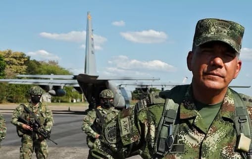 “Sacar a todos los criminales de debajo de las piedras”:  la orden de Abelardo a su nuevo ministro de Defensa imagen de la publicación