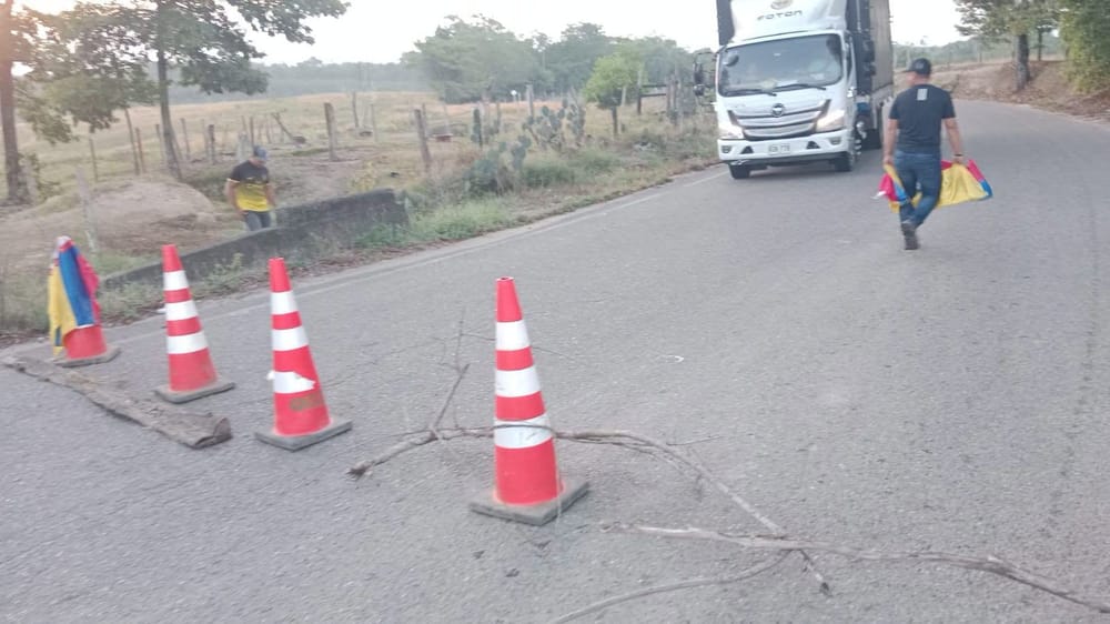 Protesta en Puerto Wilches por mal estado de las vías imagen de la publicación