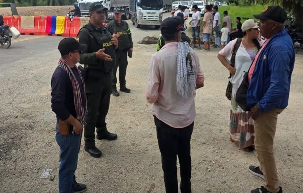 Bloqueado el paso para reclamar infraestructura y servicios públicos imagen de la publicación