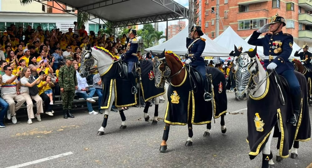 Jinetes del Ejército Nacional hicieron parte del desfile militar en Bucaramanga imagen de la publicación