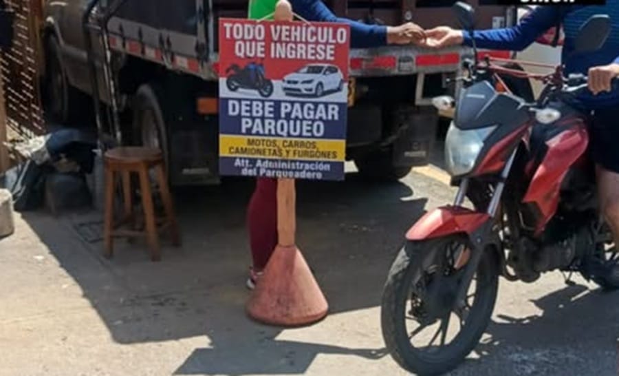 Exceso en cobro de parqueo en el Mercado del Poblado en Girón imagen de la publicación