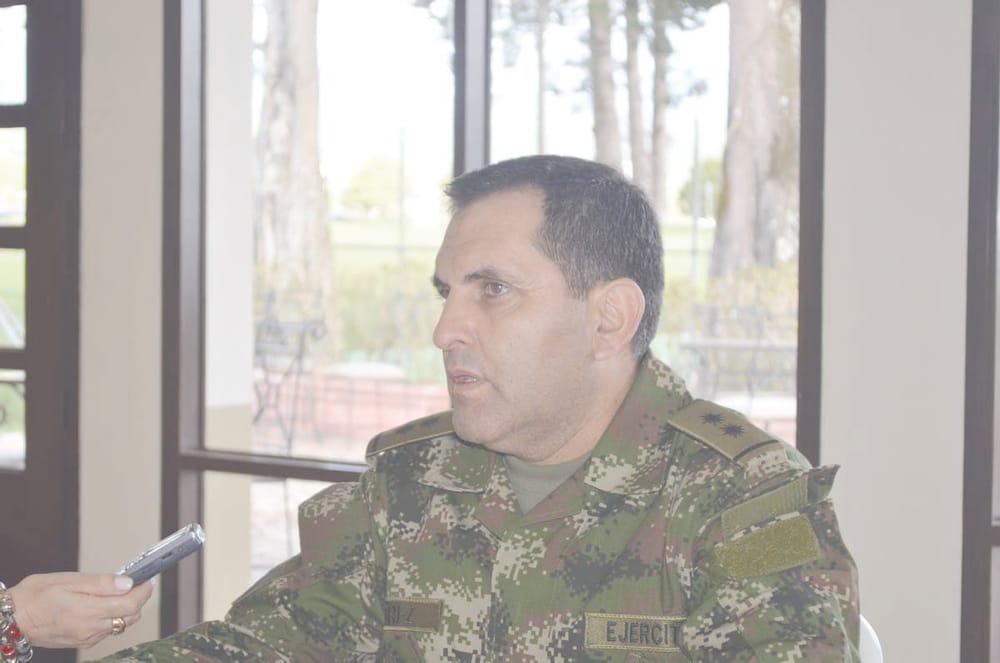 General (R) Jorge Humberto Jerez Cuellar en el Comité de Empalme del Presidente electo De la Espriella imagen de la publicación