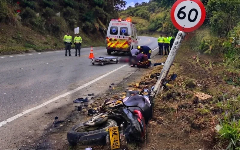 Paseo en moto terminó en tragedia: un muerto y un herido dejó violento accidente en Rionegro, Santander imagen de la publicación