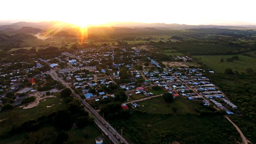 Ataque con drones sacude al sur de Bolívar: tres policías resultaron heridos tras atentado contra estación imagen de la publicación