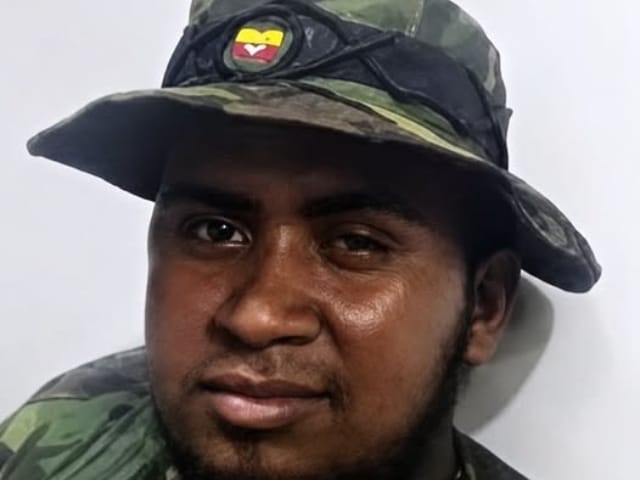 Abaten a alias ‘Bomber’, el explosivista de las disidencias que aparecía disparando contra la Fuerza Pública imagen de la publicación