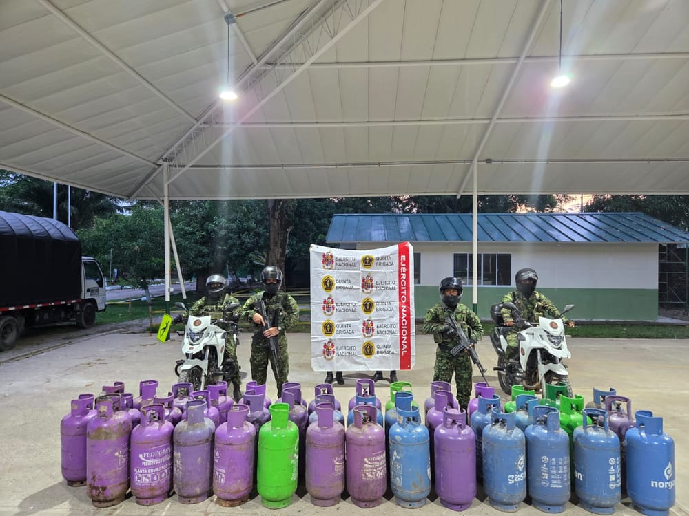 Golpe al ELN en el Magdalena Medio: Ejército incautó 41 cilindros de gas usados para negocio ilegal imagen de la publicación