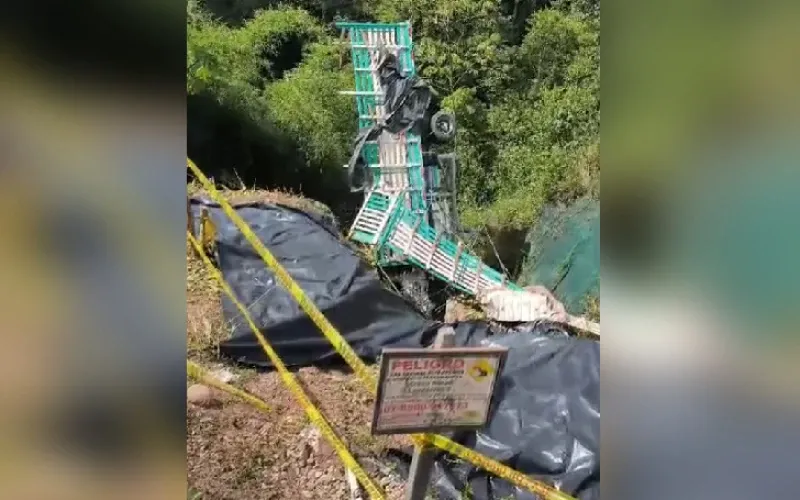 Volcamiento de camión desató emergencia que afectó a miles de usuarios en Lebrija imagen de la publicación