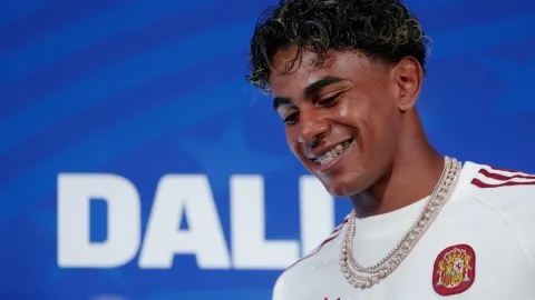 Lamine Yamal acaparó miradas con un collar de lujo valorado en 150.000 euros durante el Mundial imagen de la publicación