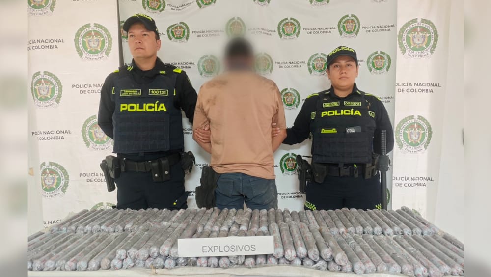 Cayó con 102 barras de explosivos cuando transitaba por una vía de Santander imagen de la publicación