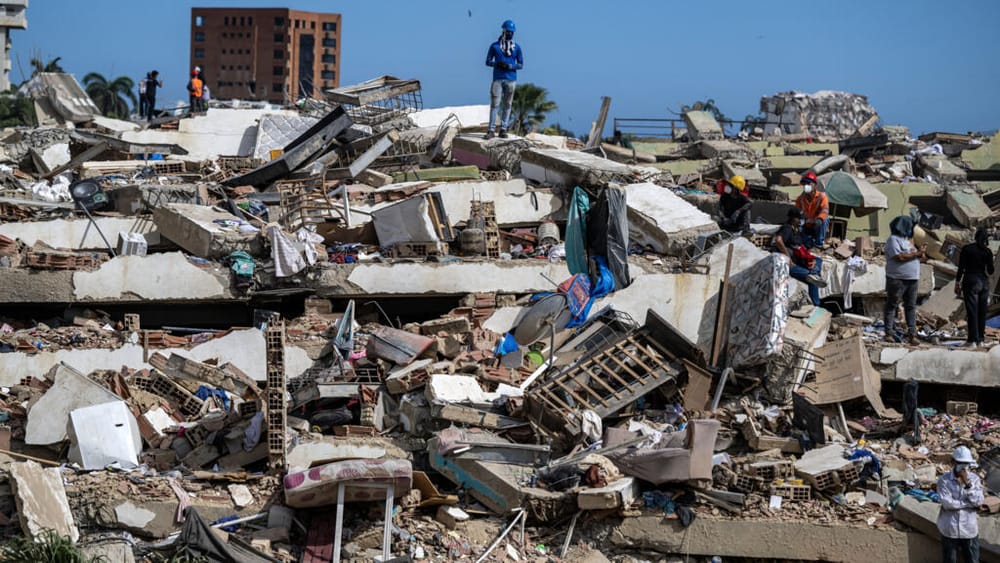 Saqueos agravan la crisis un mes después del doble sismo en La Guaira imagen de la publicación
