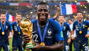 Benjamin Mendy vendió la réplica del Mundial de Rusia 2018 por 54.000 euros imagen de la publicación