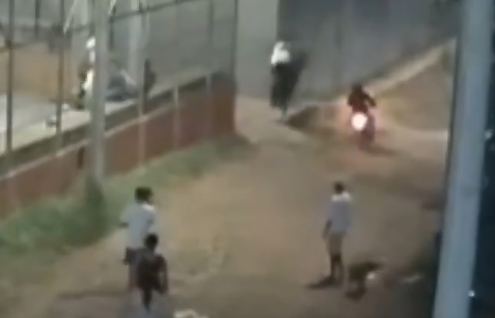 VIDEO | En cámara de seguridad quedó registrado intento de sicariato en Piedecuesta imagen de la publicación