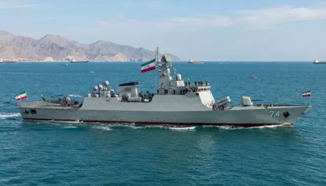 EE. UU. desvía dos buques y refuerza el bloqueo naval contra Irán imagen de la publicación