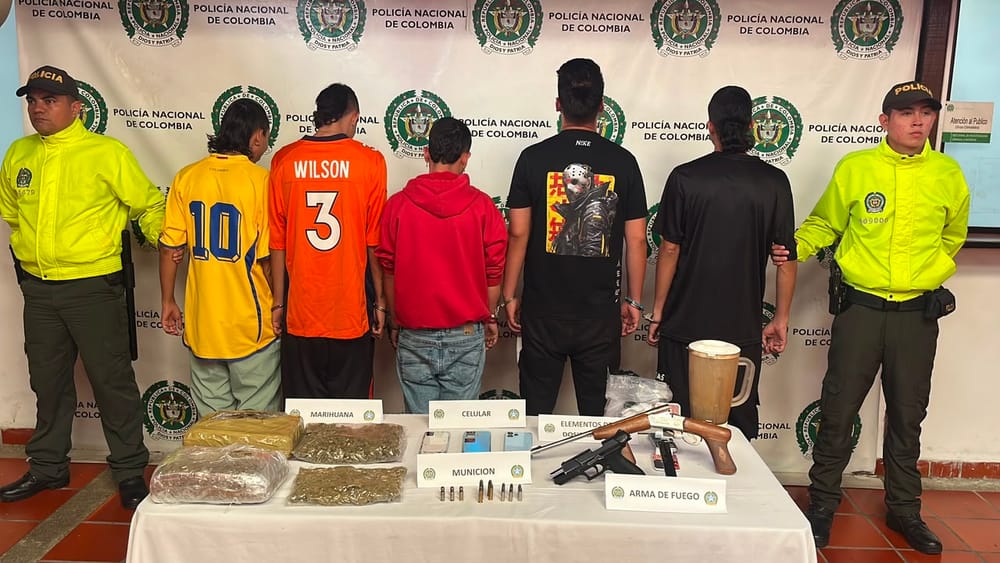 Golpe a ‘Los del Sur’: cinco presuntos integrantes cayeron con armas modificadas, droga y un celular robado en Piedecuesta imagen de la publicación