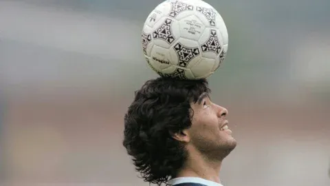 La pelota de la “Mano de Dios” y el “Gol del Siglo” saldrá a subasta desde USD 2,5 millones imagen de la publicación