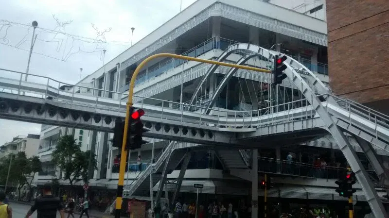 Ladrones se llevaron $1 millón de una perfumería en pleno centro de Bucaramanga imagen de la publicación