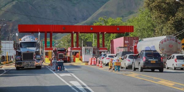 Invías pide restablecer recaudo de peajes y ratifica inversión de $63.000 millones en la Troncal Central imagen de la publicación