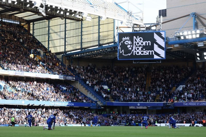 Piden declarar de alto riesgo los partidos de la Premier League por el aumento del racismo imagen de la publicación