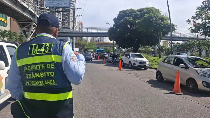 En Santander le clavan su sanción a un agente de tránsito por agredir a un conductor imagen de la publicación