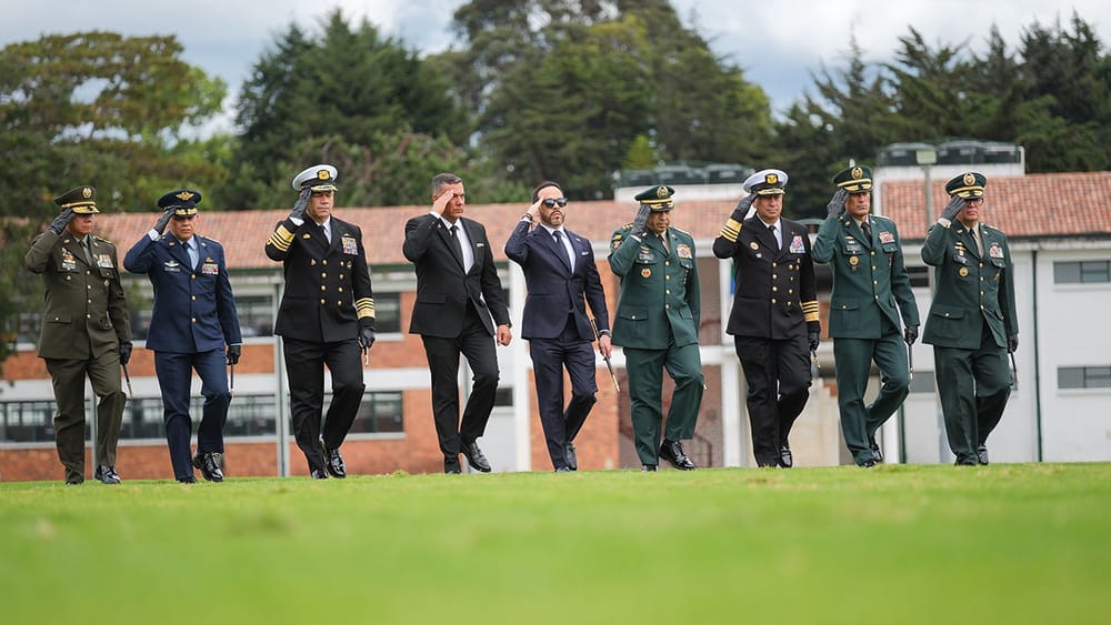 Se viene más bala para los violentos: Abelardo ordenó a la cúpula militar recuperar el control del territorio imagen de la publicación