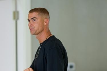 Cristiano Ronaldo sorprendió con un nuevo look antes de regresar al Al Nassr imagen de la publicación