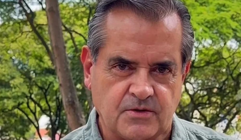 Incrementan amenazas de muerte contra denunciante y periodistas que ayudaron en el caso contra Rafael Poveda por abuso sexual imagen de la publicación