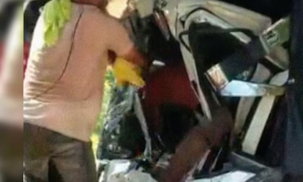 Muere  un conductor de camión tras brutal choque en la vía Río Ermitaño - La Lizama imagen de la publicación