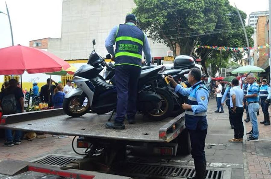 Circulación de motocicletas en los andenes y pasarse el semáforo en rojo mayores  males de Bucaramanga imagen de la publicación