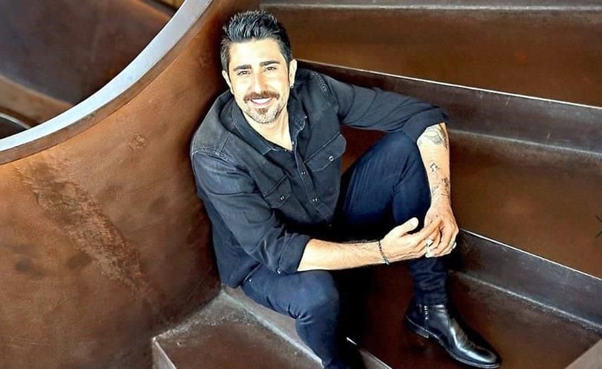 Álex Ubago vuelve a Colombia con “¿Qué Pides Tú?” imagen de la publicación