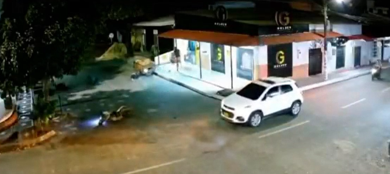 VIDEO| Violento choque entre dos motocicletas quedó grabado en cámara de seguridad en Sabana de Torres imagen de la publicación