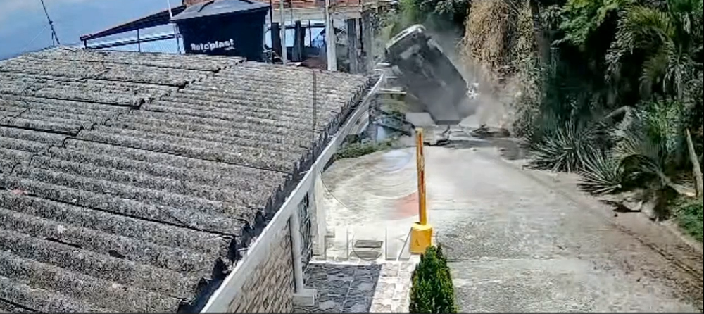 Video: falla en los frenos habría provocado aparatoso accidente en la vía La Pared, Bucaramanga imagen de la publicación