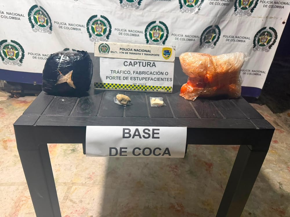 Viajaba en bus y llevaba casi dos kilos de base de coca: mujer fue capturada en Santander imagen de la publicación