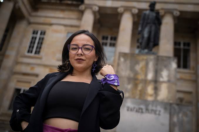 Dura réplica de la Senadora Pedraza: ¿Dónde está el Petro que hasta el último día de gobierno defendió a la falsificadora de Juliana Guerrero? imagen de la publicación