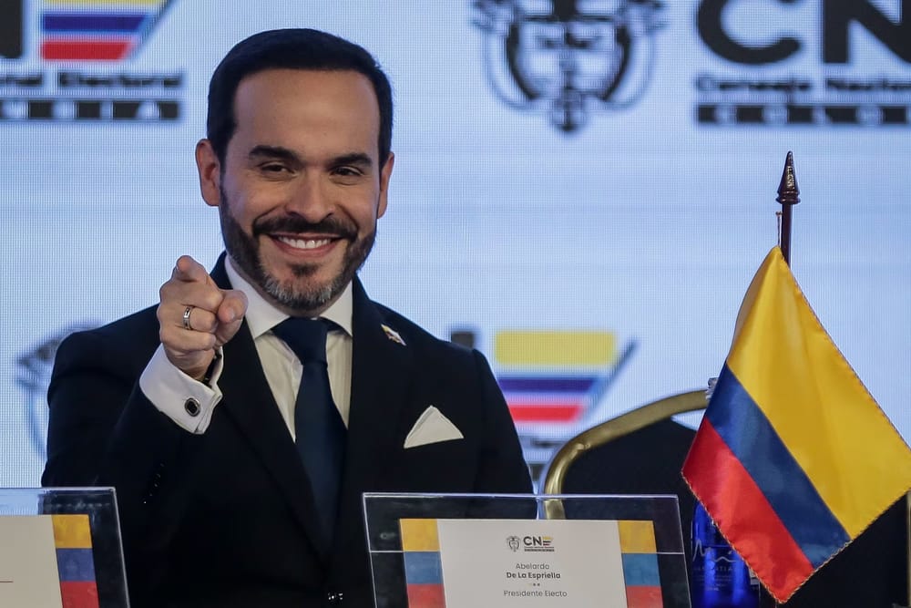 Revés para De la Espriella: juez ordena retirar de redes publicaciones en las que aparece junto a cadáveres imagen de la publicación