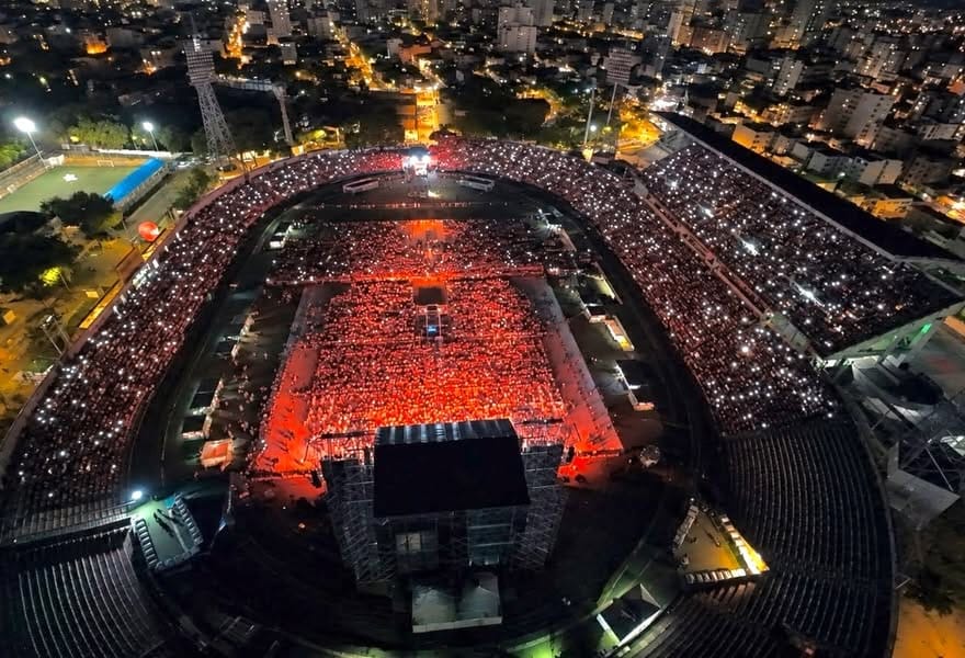 Miles de asistentes se quedaron por fuera del concierto en el Montanini y con boleta en mano imagen de la publicación