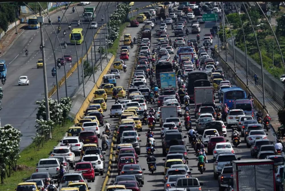 Colapso total del tráfico por los cierres viales en Bucaramanga imagen de la publicación