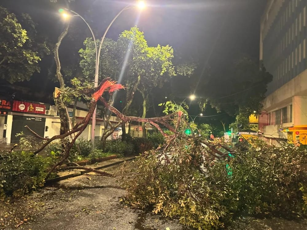 Lluvia, granizo, fuertes vientos y rayos causaron destrucción en Bucaramanga imagen de la publicación