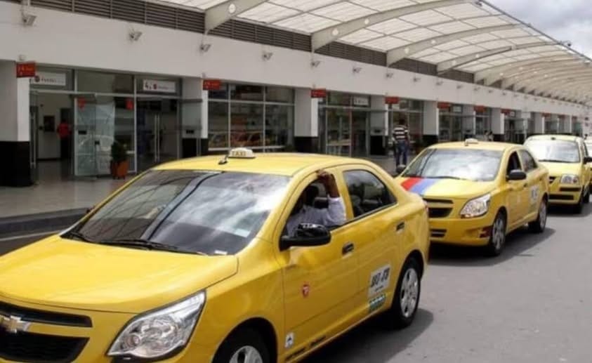 Aplazan protesta de taxistas que cubren el Aeropuerto Palonegro imagen de la publicación