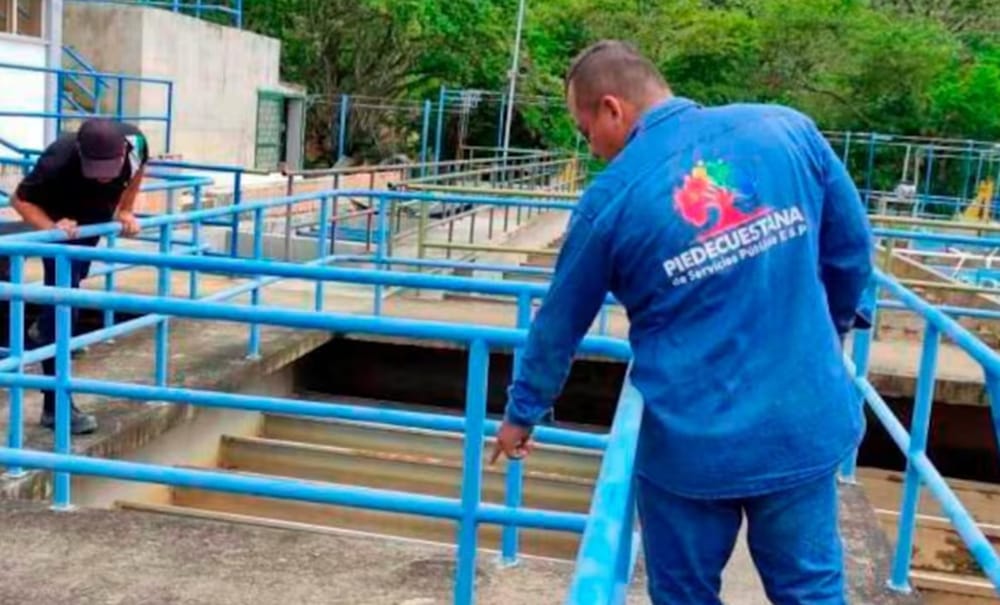 Agua potable llega con olores y colores terrosos en Piedecuesta imagen de la publicación
