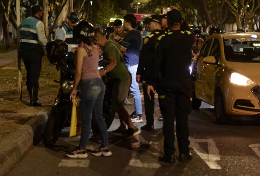 Plan Avispa saca más drogas de las calles y sanciona a motociclistas infractores en Bucaramanga imagen de la publicación